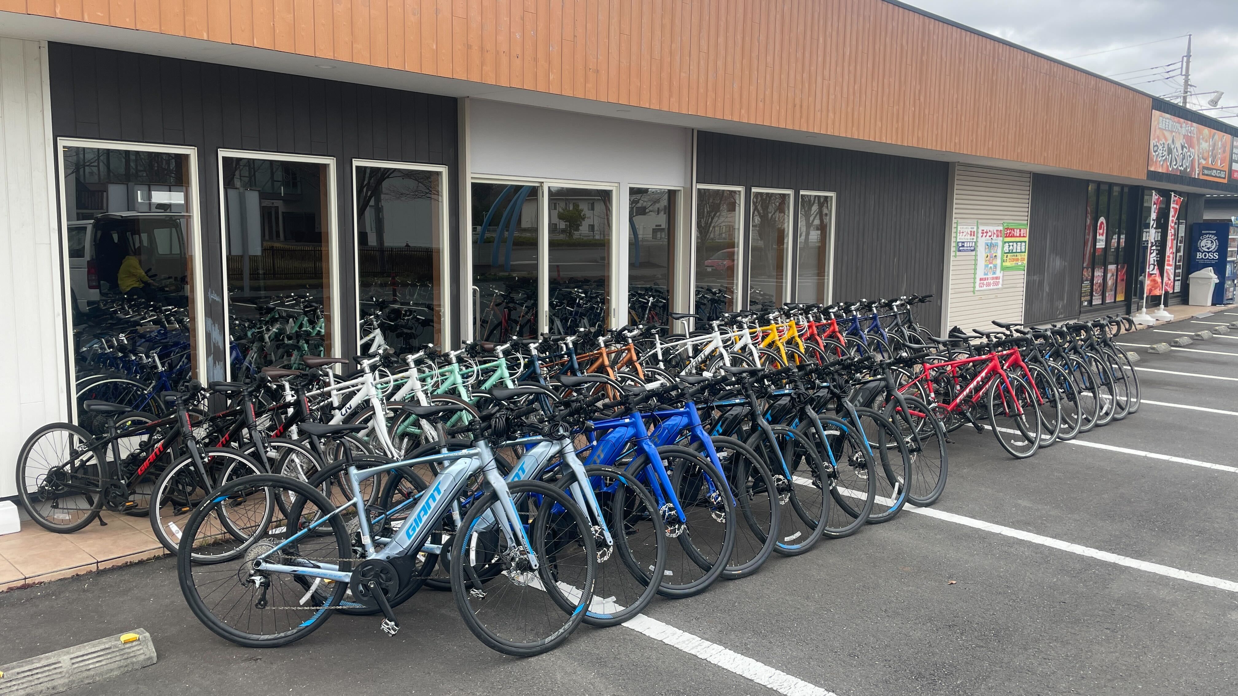 拠点に並んだレンタル車両